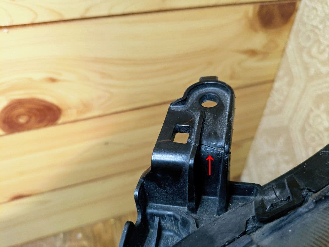 てえ 200系 クラウン ハイブリッド インナーブラック ヘッドライト