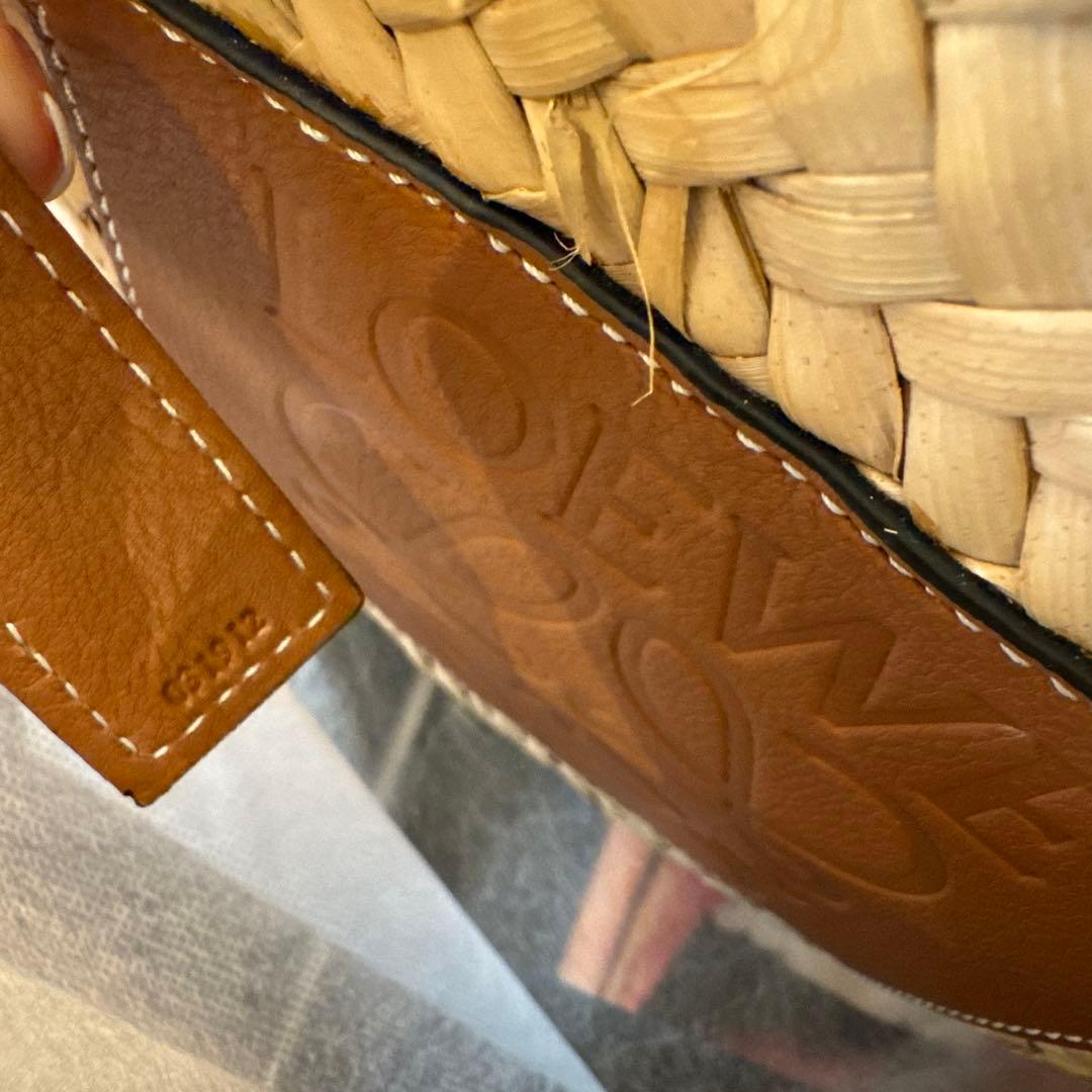 極美品　LOEWE かごバッグ 中サイズ　Mサイズ