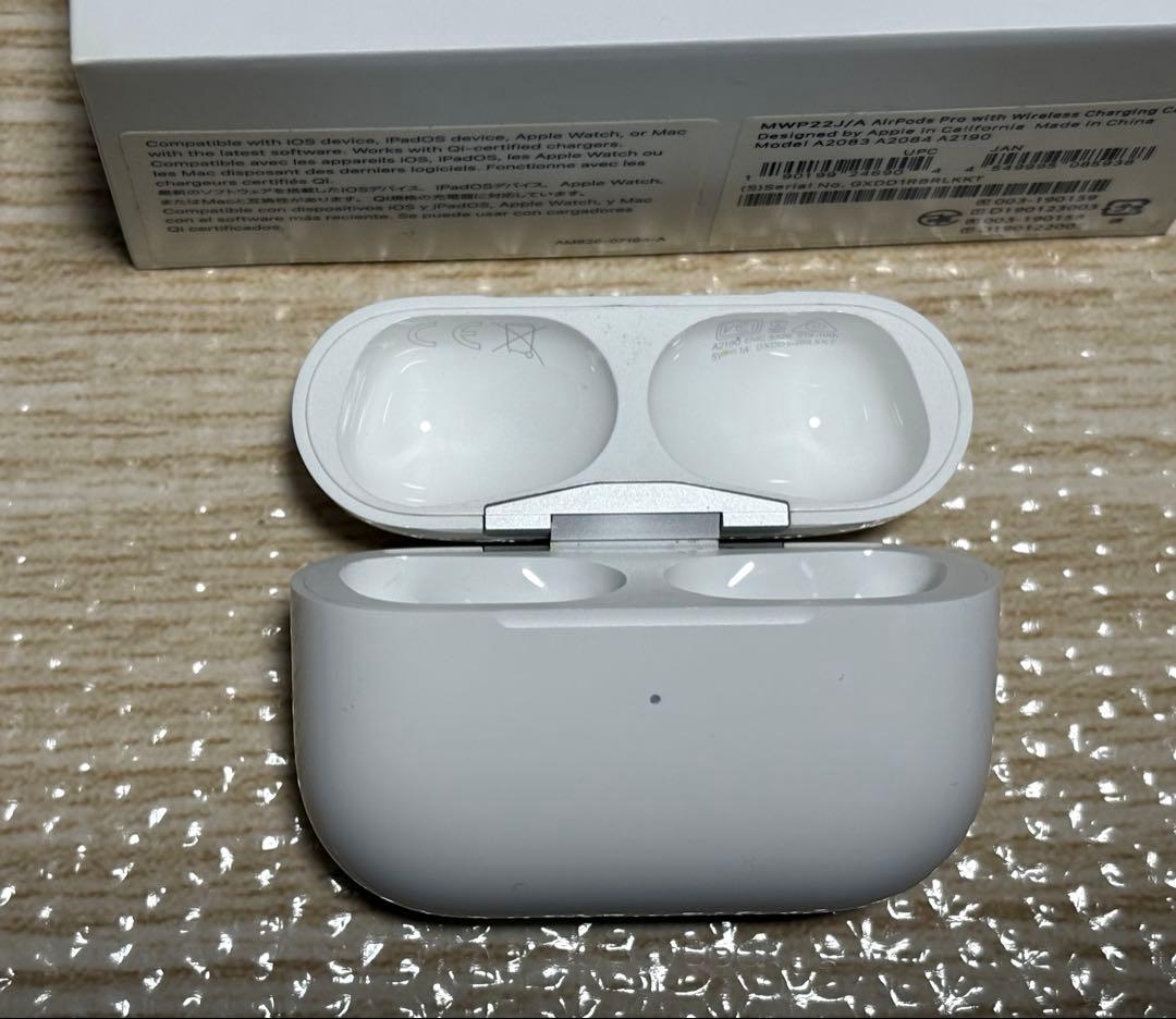【最終値下げ】AirPods Pro 本体 充電ケーブル付　純正　第一世代