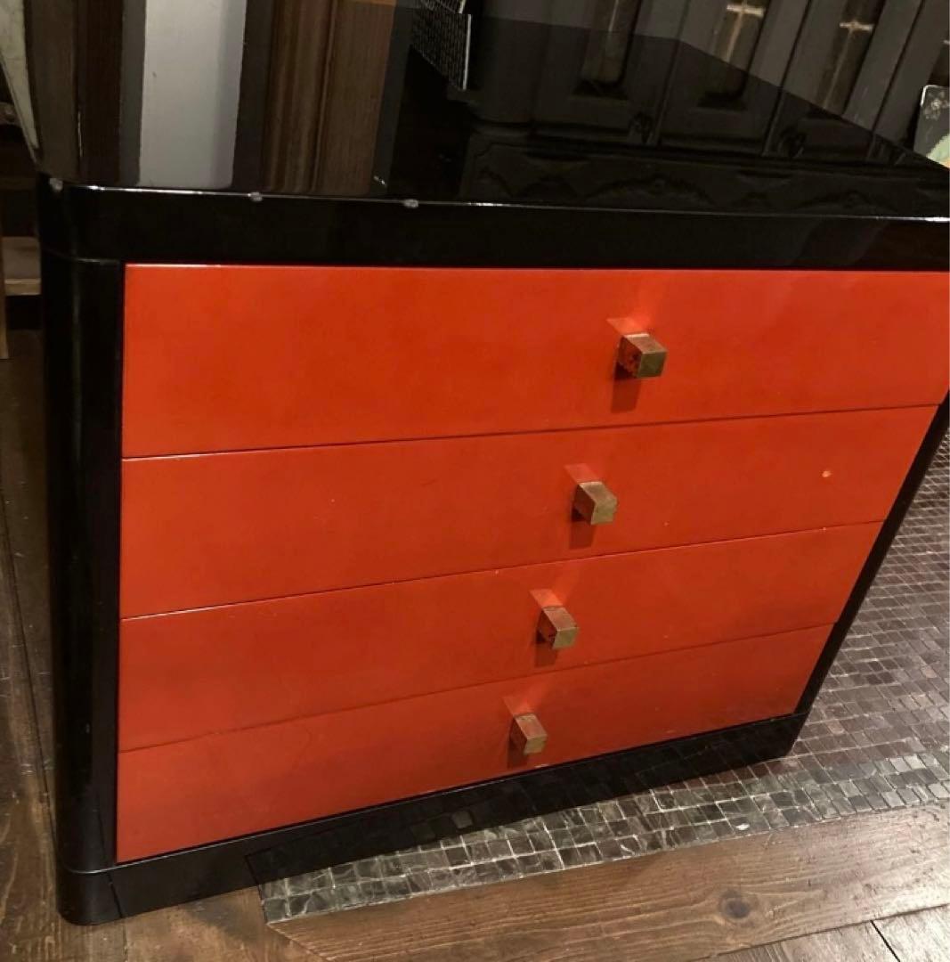 塗りのチェスト