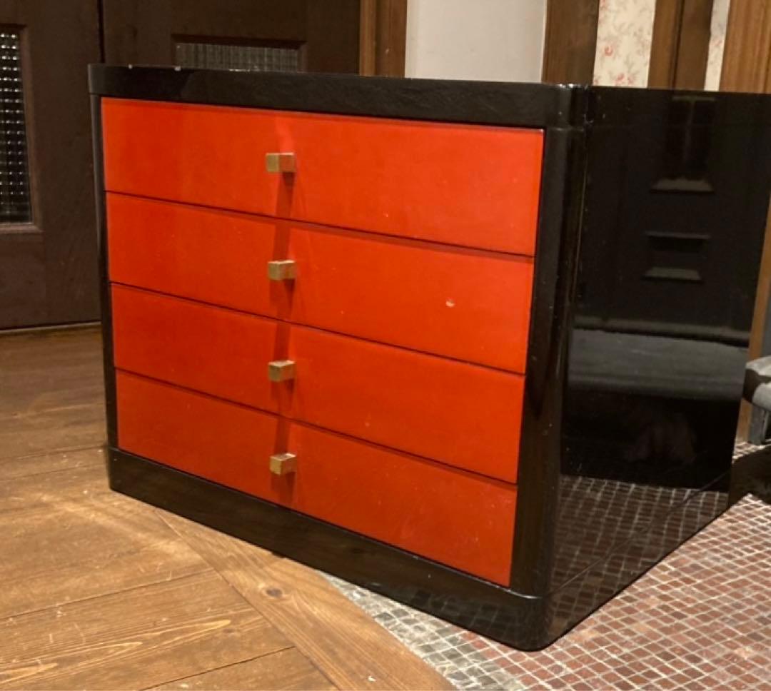 塗りのチェスト