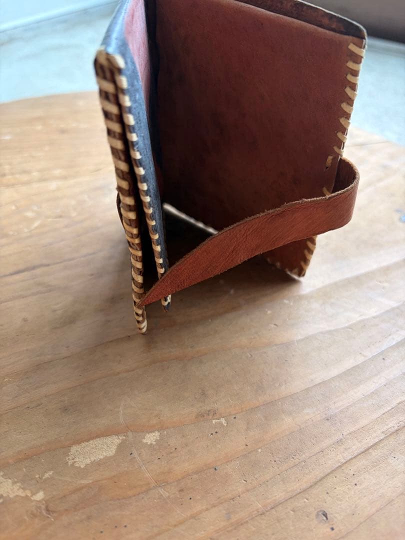 革製　ハンドクラフト　トライバル　民族　部族　工芸品　財布　革細工