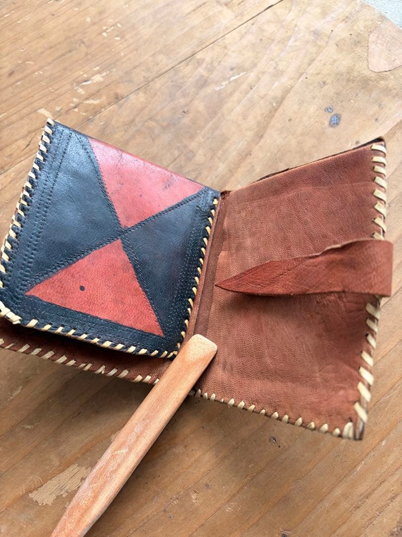 革製　ハンドクラフト　トライバル　民族　部族　工芸品　財布　革細工