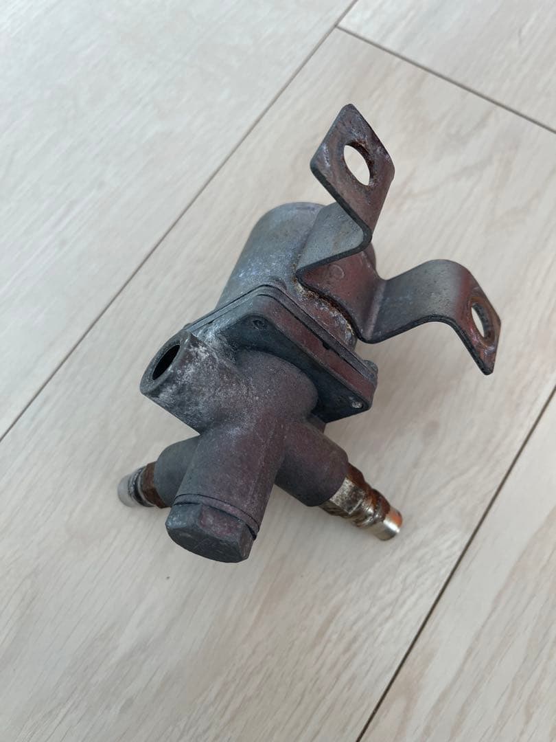 三菱フソウ純正キシューンバルブ