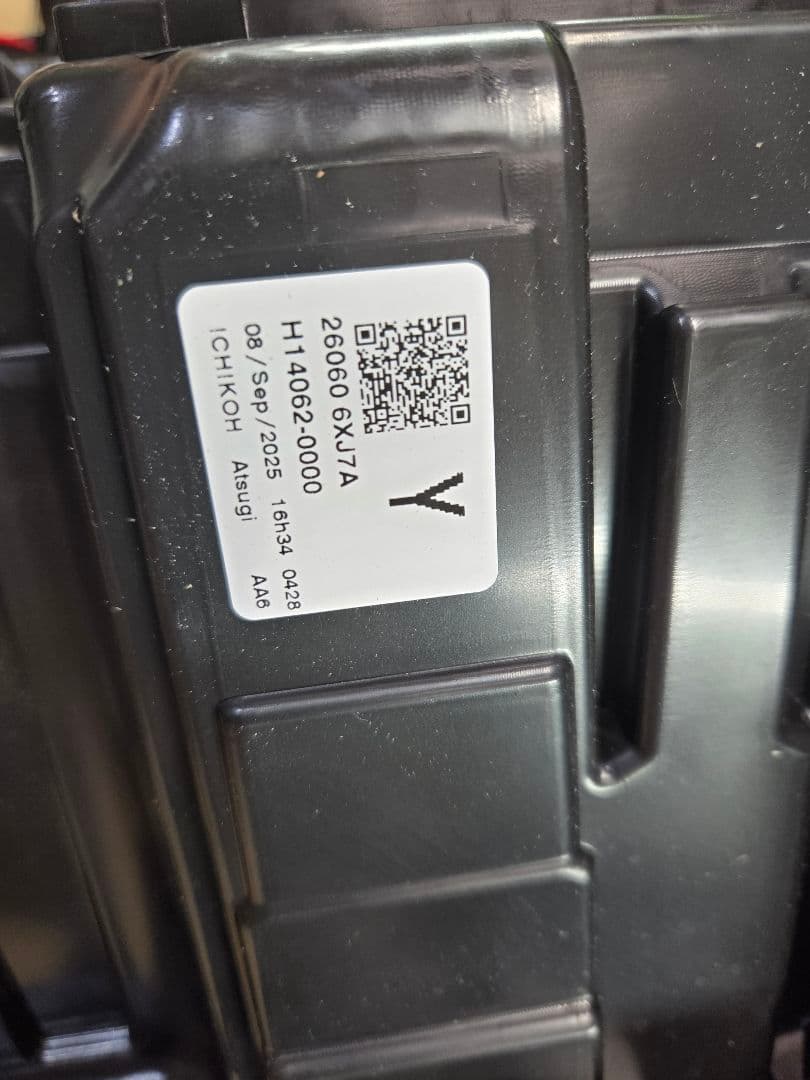 日産E13ノート左側ハウジングヘッドランプ