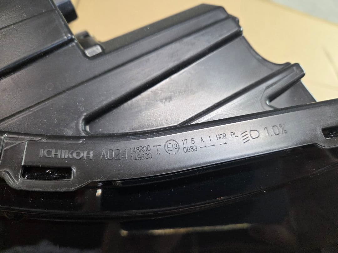 日産E13ノート左側ハウジングヘッドランプ