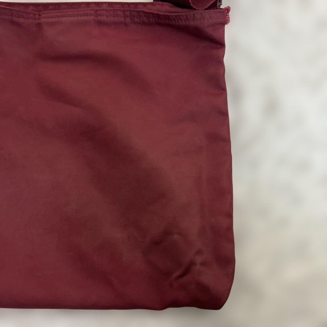 PRADA ショルダーバッグ サコッシュ 斜め掛け 三角プレート ナイロン 赤