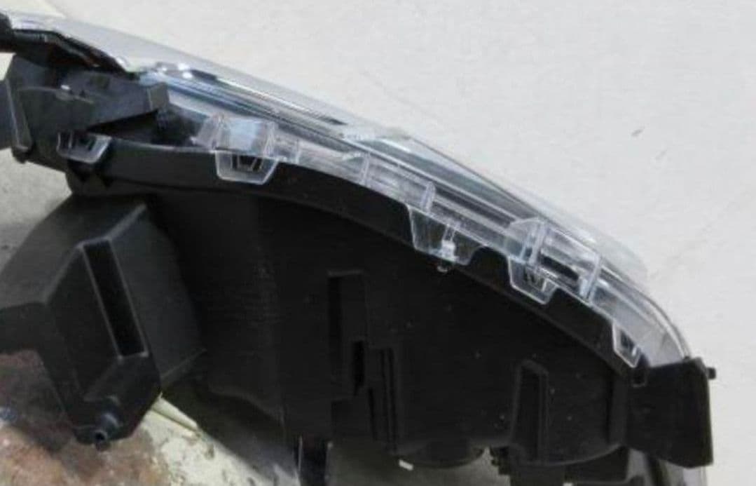 ３０後期 アルファード ３眼 LEDヘッドライト左　（ハ）