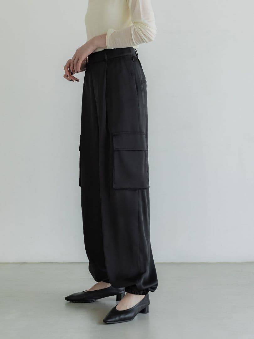 crewre クルーレ　マットサテンカーゴパンツ　サイズ1