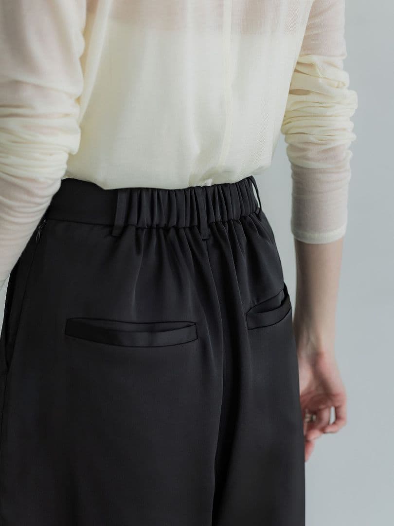 crewre クルーレ　マットサテンカーゴパンツ　サイズ1