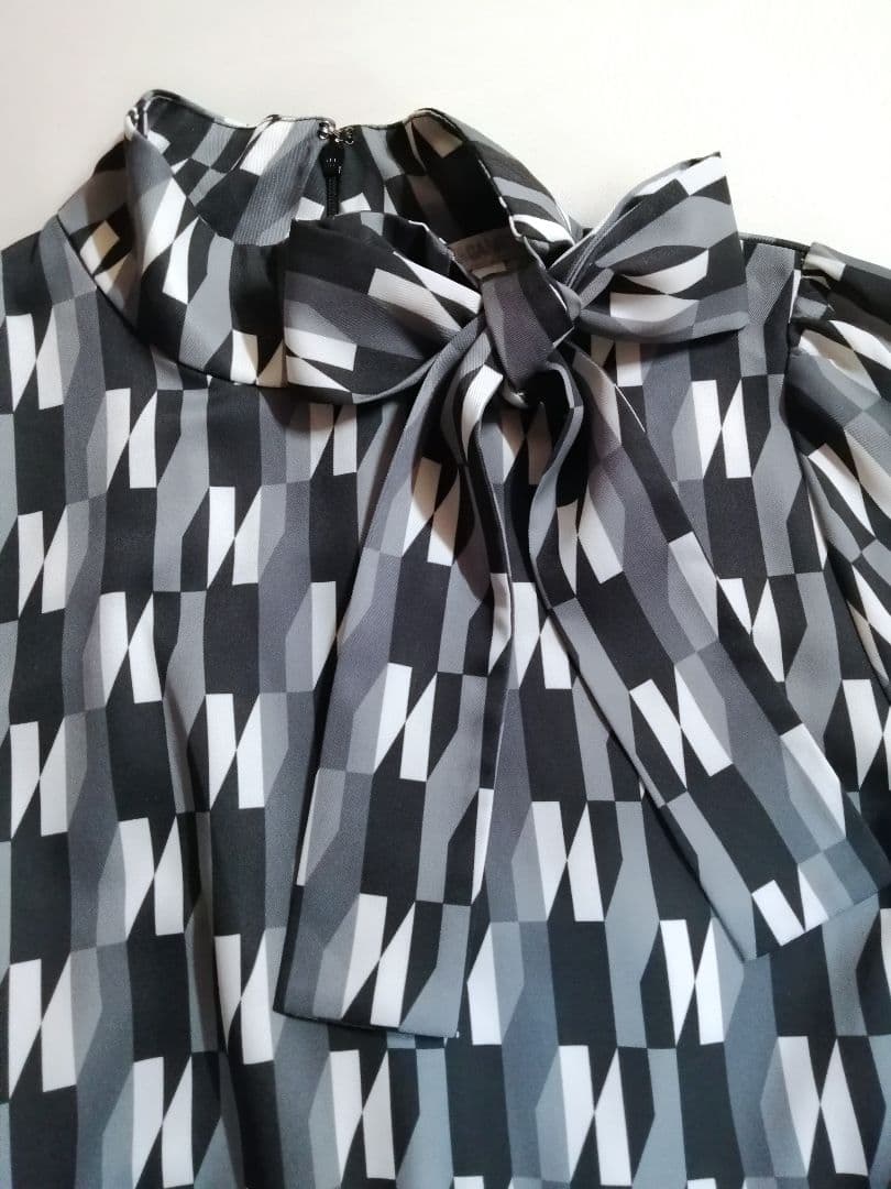 【極美品25300円】ナラカミーチェ♦️N柄リボンタイワンピース