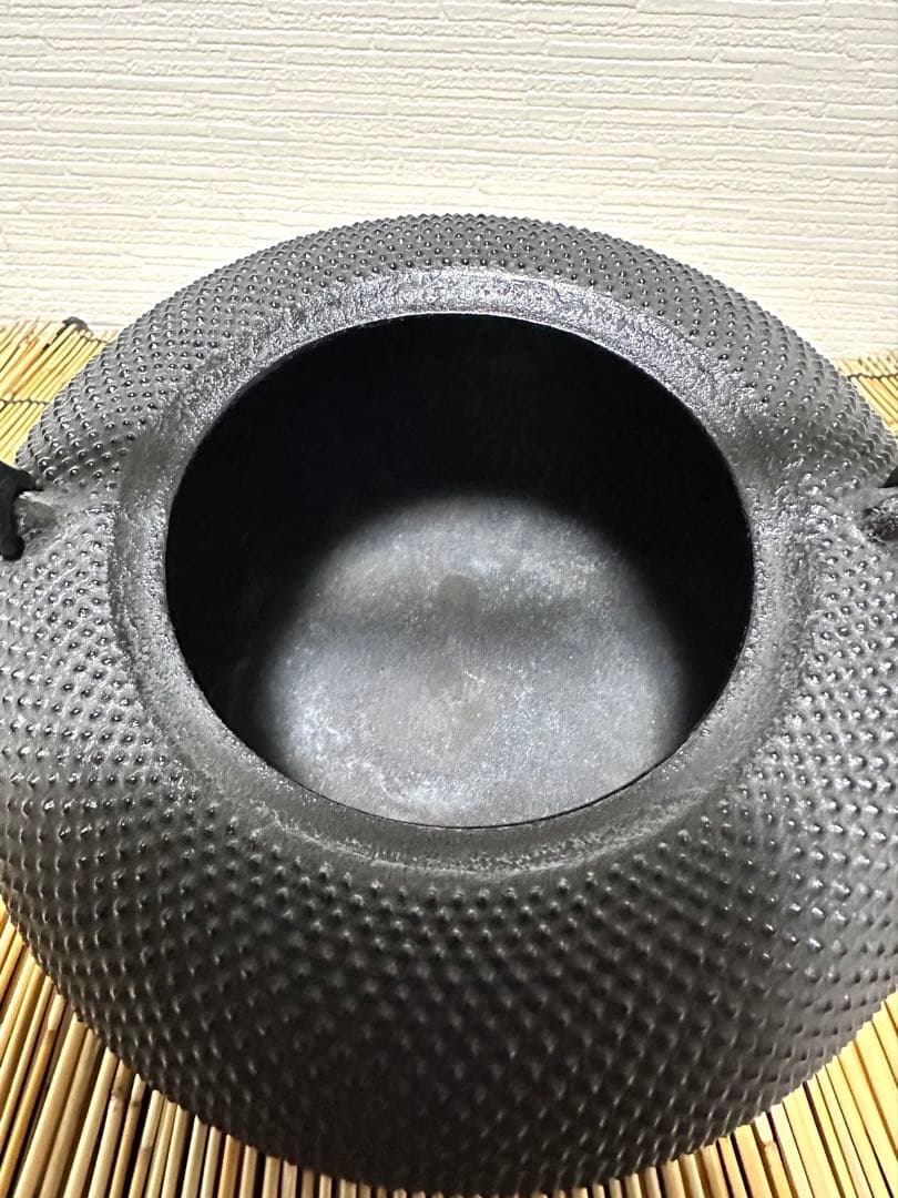 未使用品　南部伝統工芸士 及川寛治作　１８型姥口 アラレ　南部鉄瓶　南部鉄器