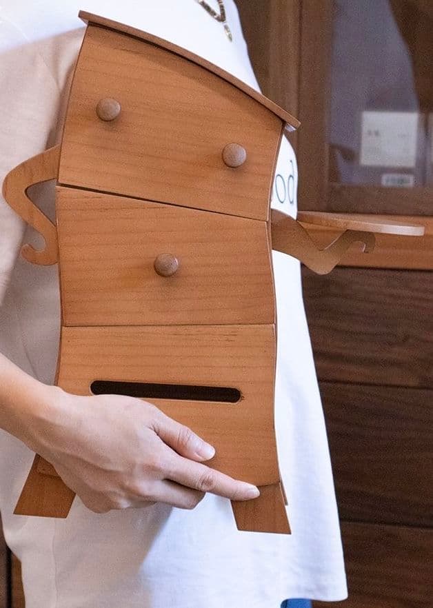 ユニークなキャラクター形状の木製収納ボックス