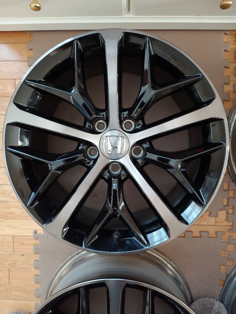 ​【極美品】シビック ハッチバック FK7 後期 純正ホイール 18インチ 4本