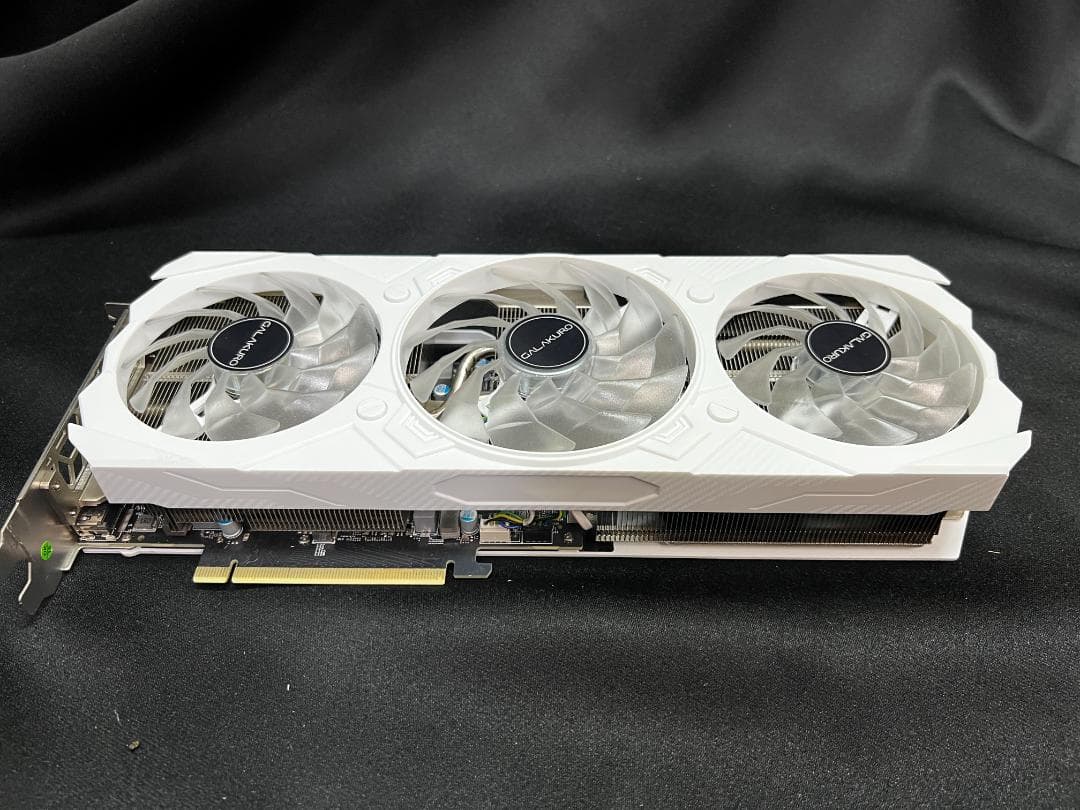RTX4070 白モデル GALAKURO EX-GAMING ホワイト