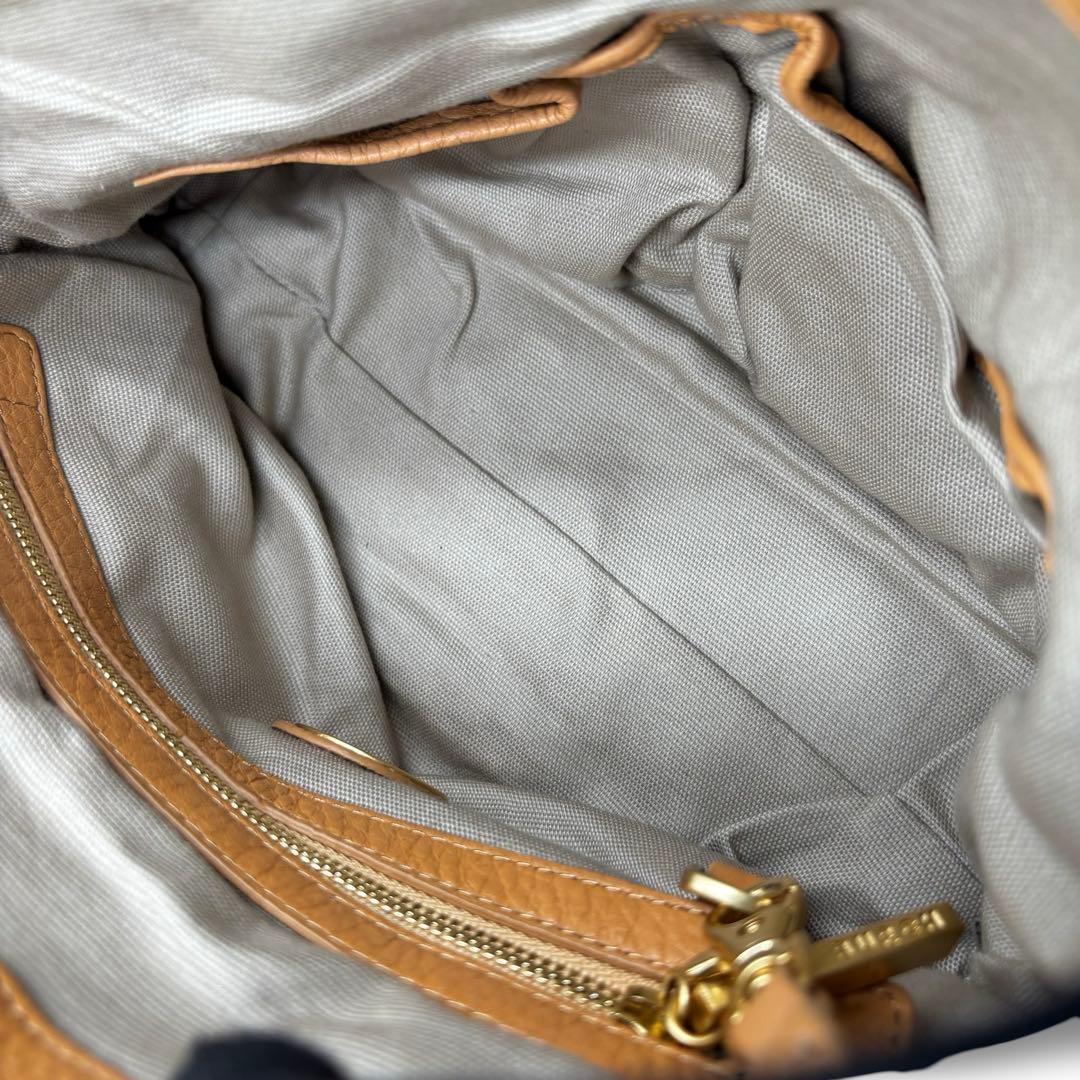 【良品】トリーバーチ　チェーンショルダーバッグ　レザー　ロゴ金具　肩掛け　大容量