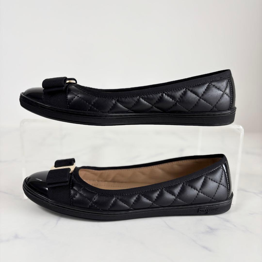 美品 フェラガモ 5.5 ルフィナ フラットシューズ ヴァラ キルティング 黒