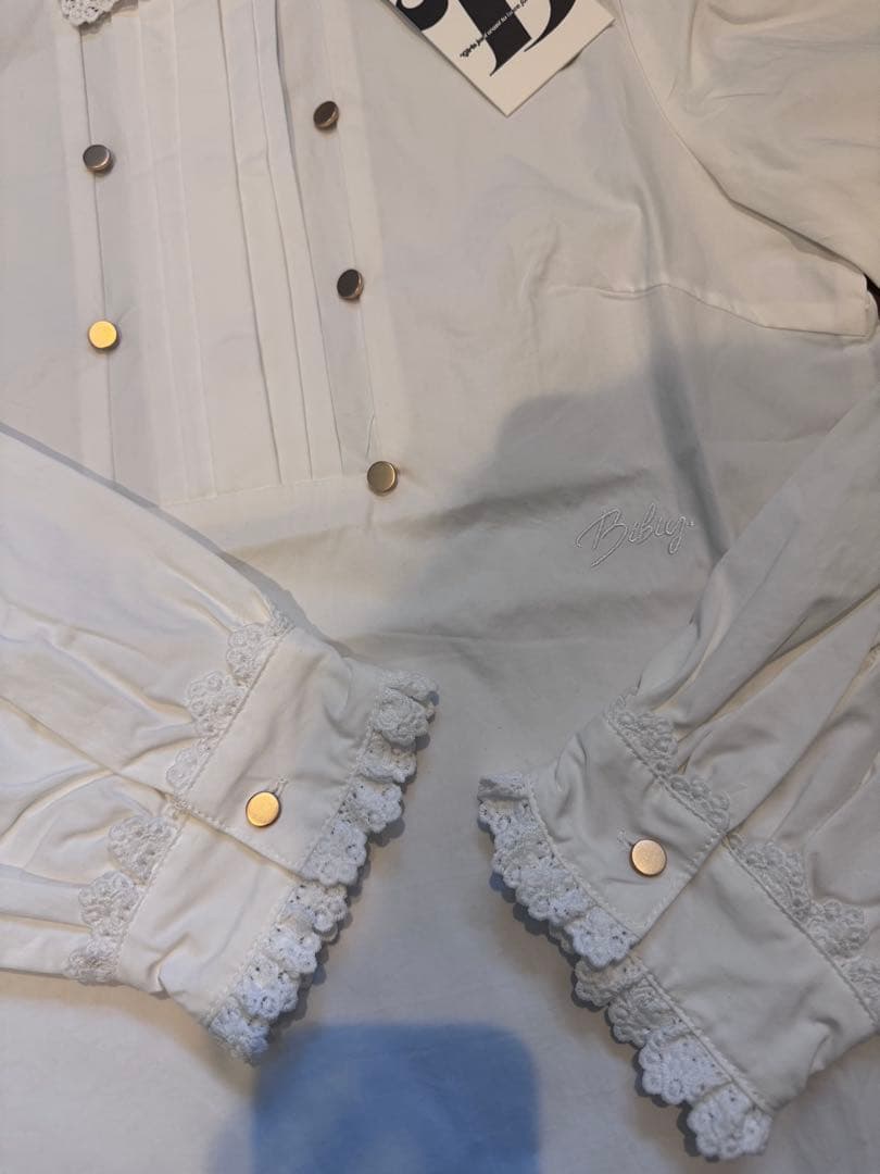 チヂミCLAIRE BUTTONS BLOUSE