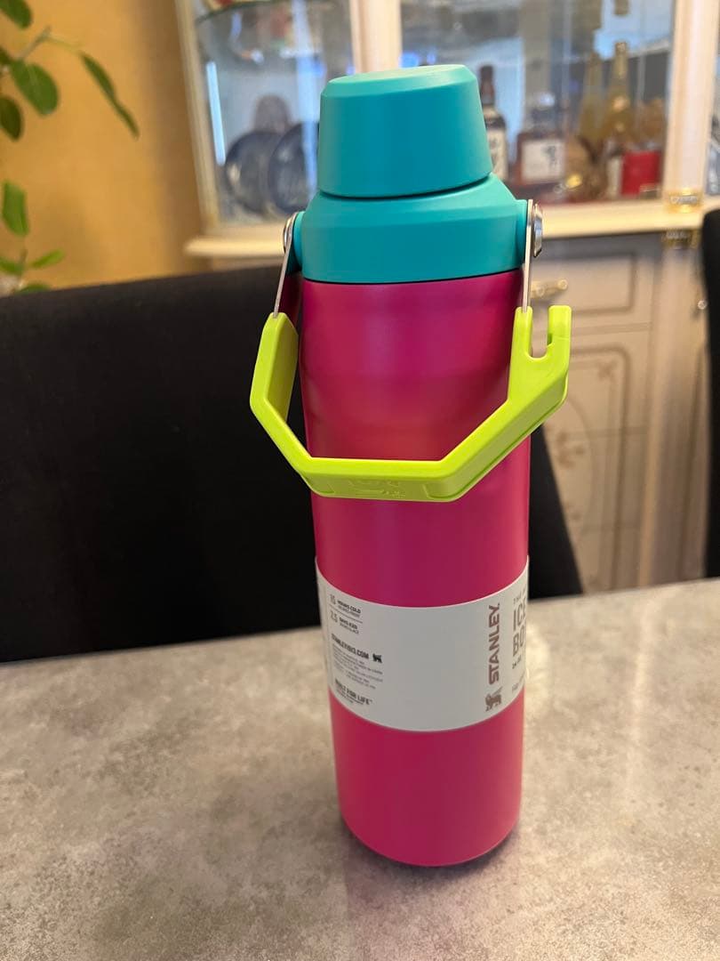 正規品スタンレー水筒 限定希少色、日本未販売