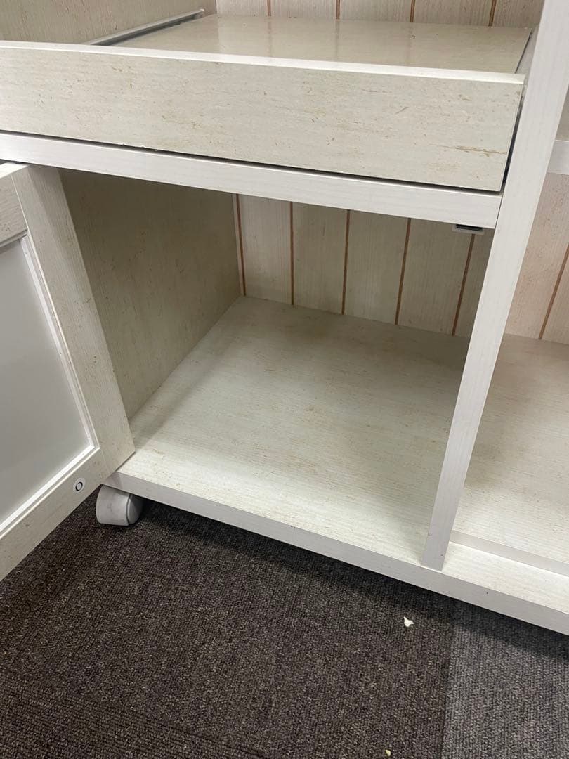 ニトリ　ホワイト収納キャビネット