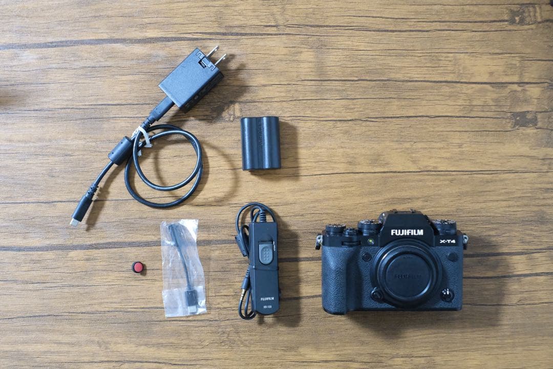【限定お値下げ中】Fujifilm X-T4 本体のみ 各種付属品付き