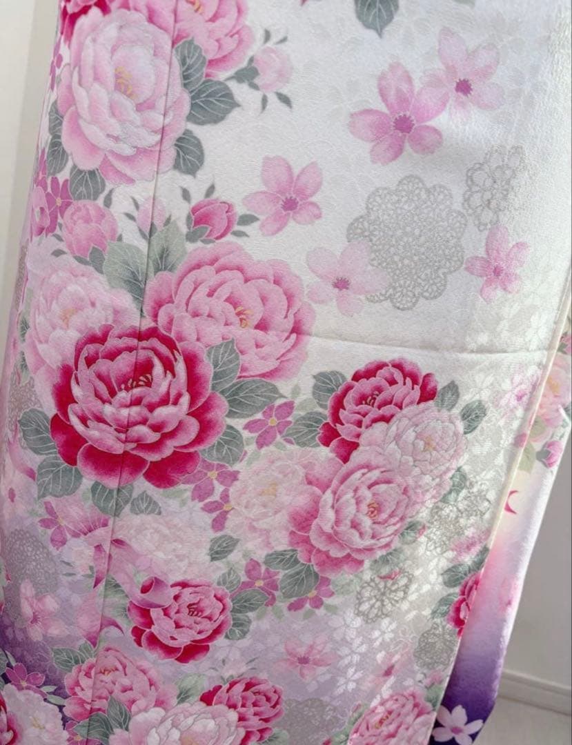 未使用に近い　正絹豪華振袖フルセット　薔薇　花柄　ホワイト　白地　成人式に