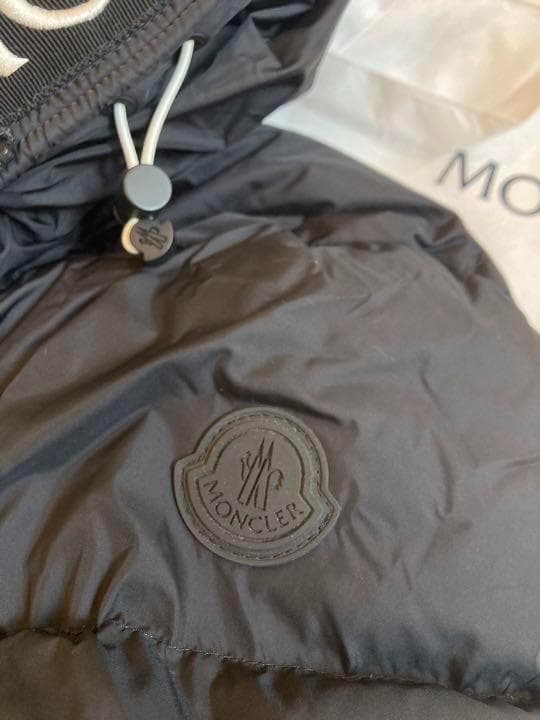 美品 モンクラー　ダウンジャケット