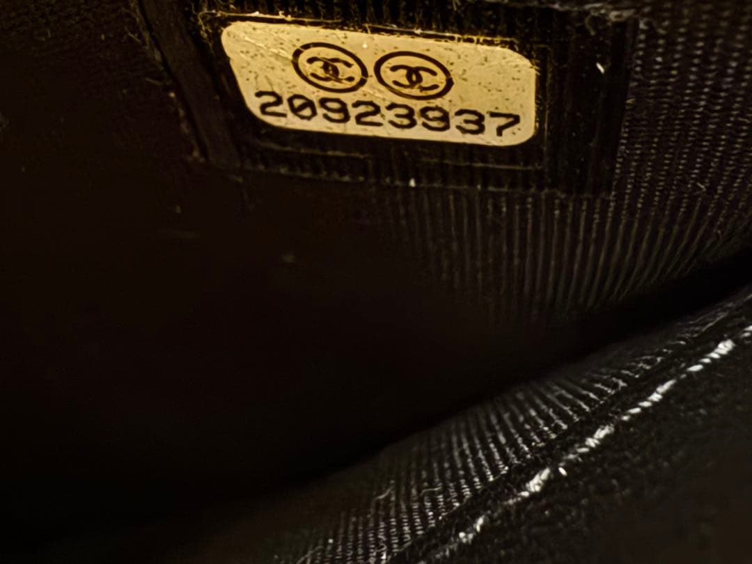 CHANEL シャネル レザー Ｖステッチ ⻑財布 ブラック ソーブラック