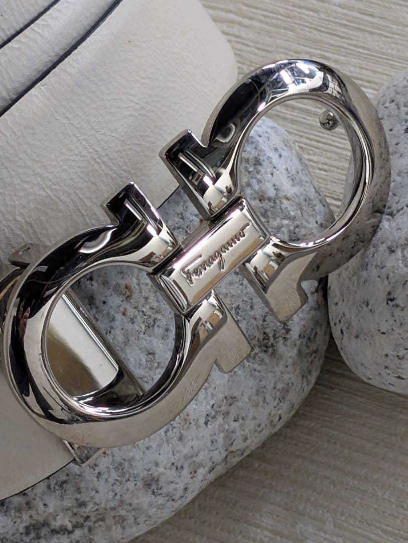【Salvatore Ferragamo】ホワイトレザーベルト シルバーバックル