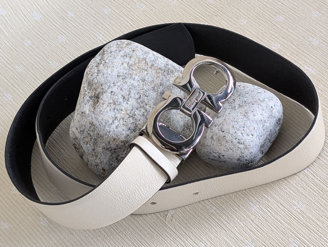 【Salvatore Ferragamo】ホワイトレザーベルト シルバーバックル