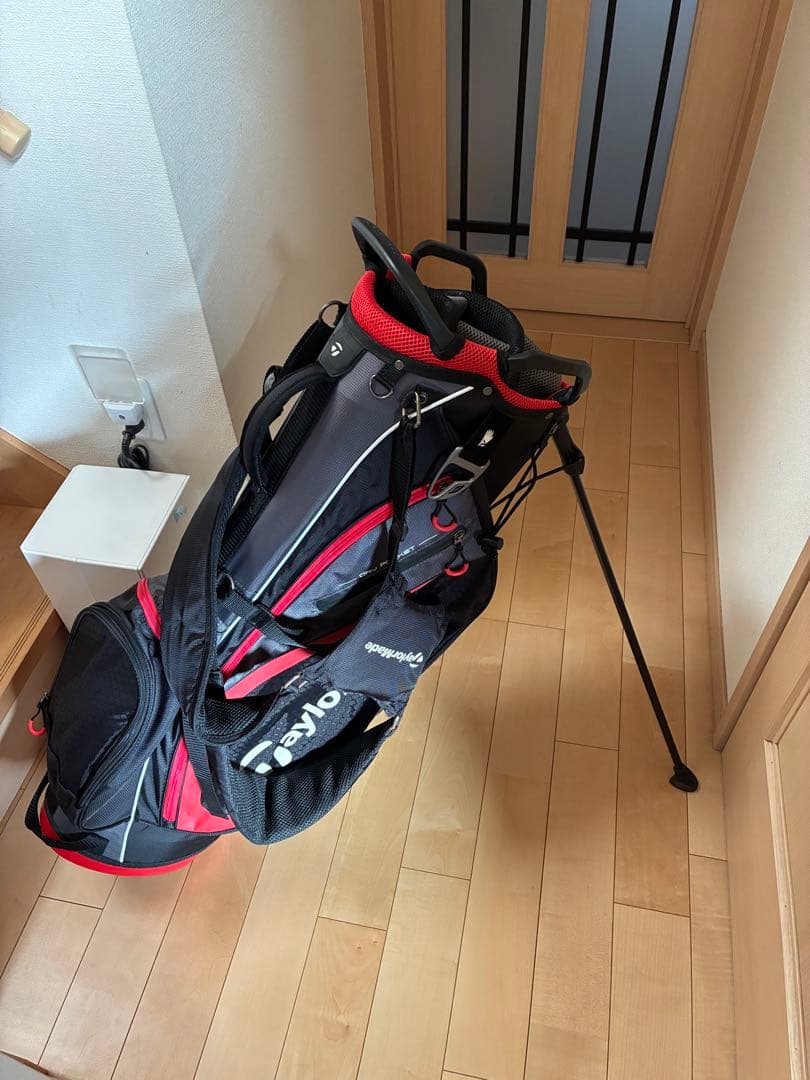 テーラーメイド　キャディバッグ　スタンド型