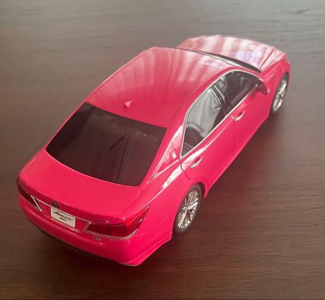あのクラウンです　ピンクのクラウン　スケール 1/18　モデルカー　レプリカ