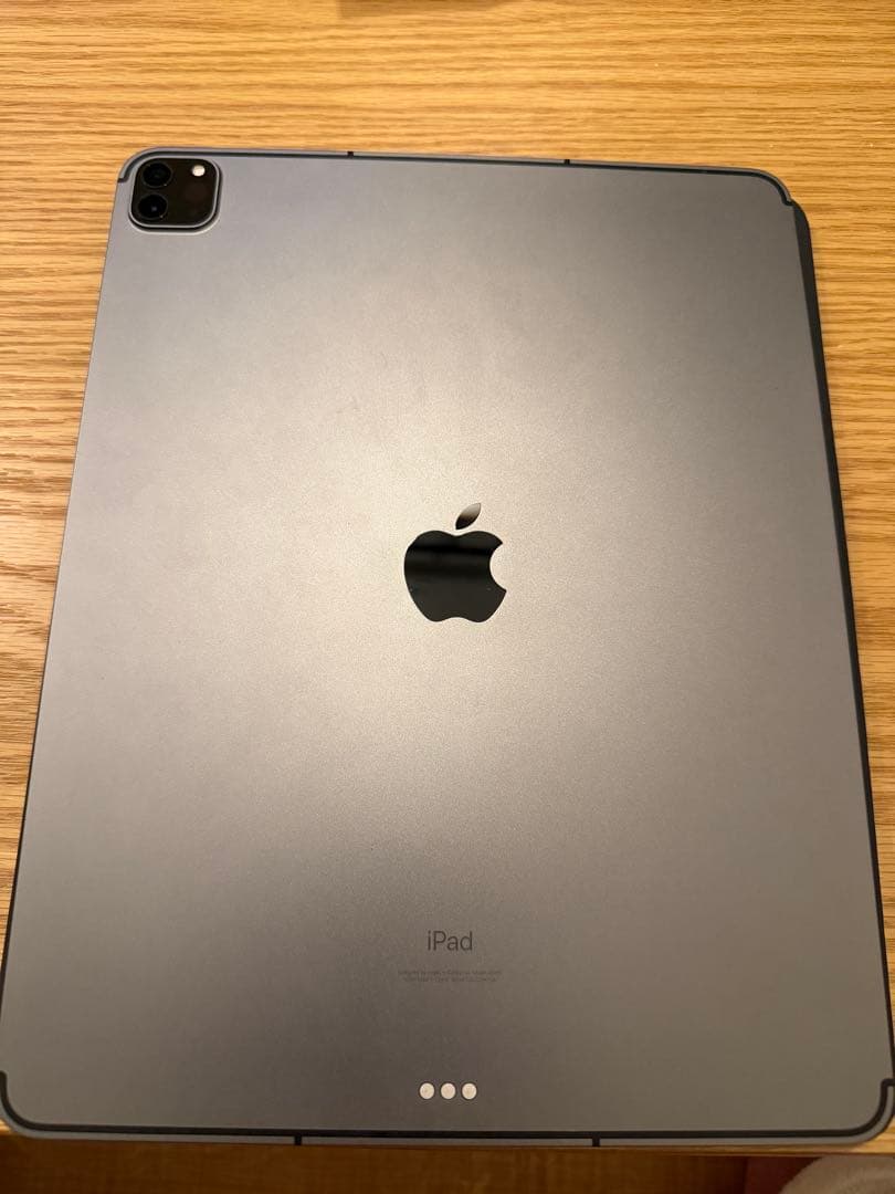 ユキ　iPad Pro 第5世代　magic keyboard付