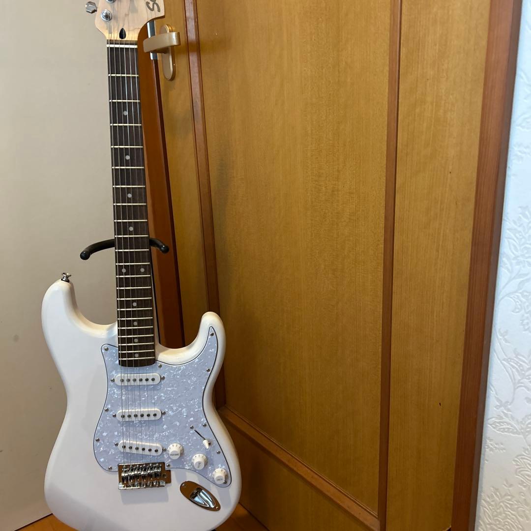 Squier ストラトキャスター ホワイト