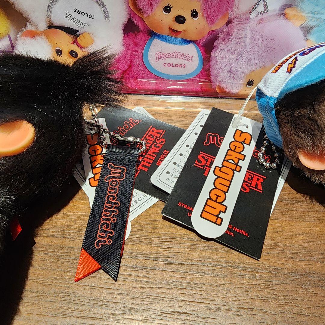お顔厳選新発売モンチッチ キーチェーン ストレンジャーシングス コラボ2点セット