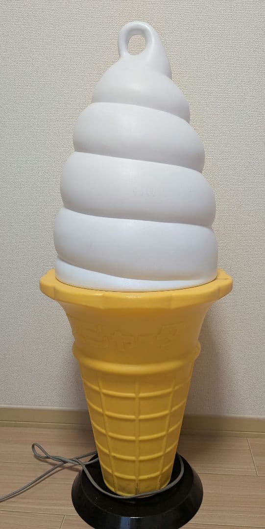 スジャータ TOMI レトロソフトクリーム看板（業務用・照明付き）93cm