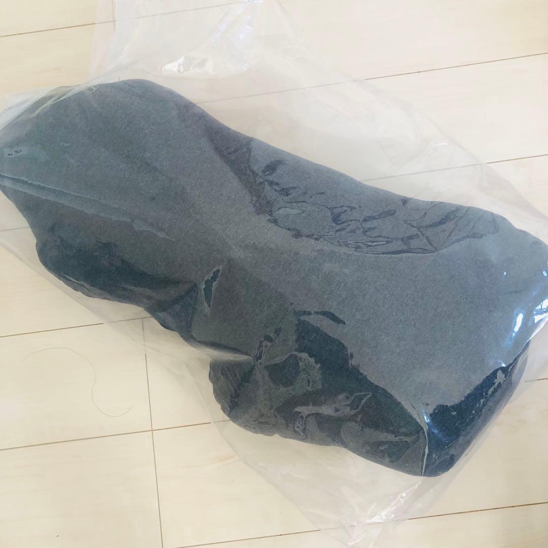 ヴィヴィアン タム　クッション