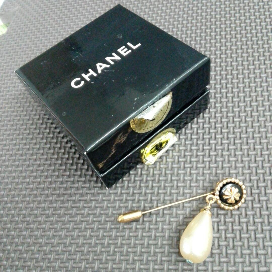 CHANEL　ピンブローチ　パール付き