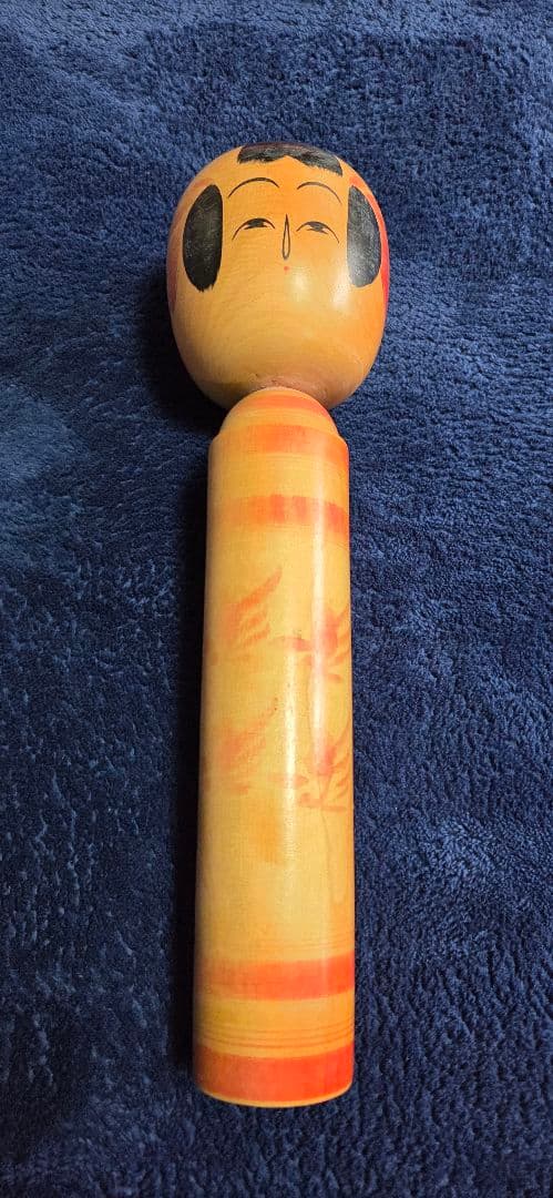 伝統的な日本のこけし人形