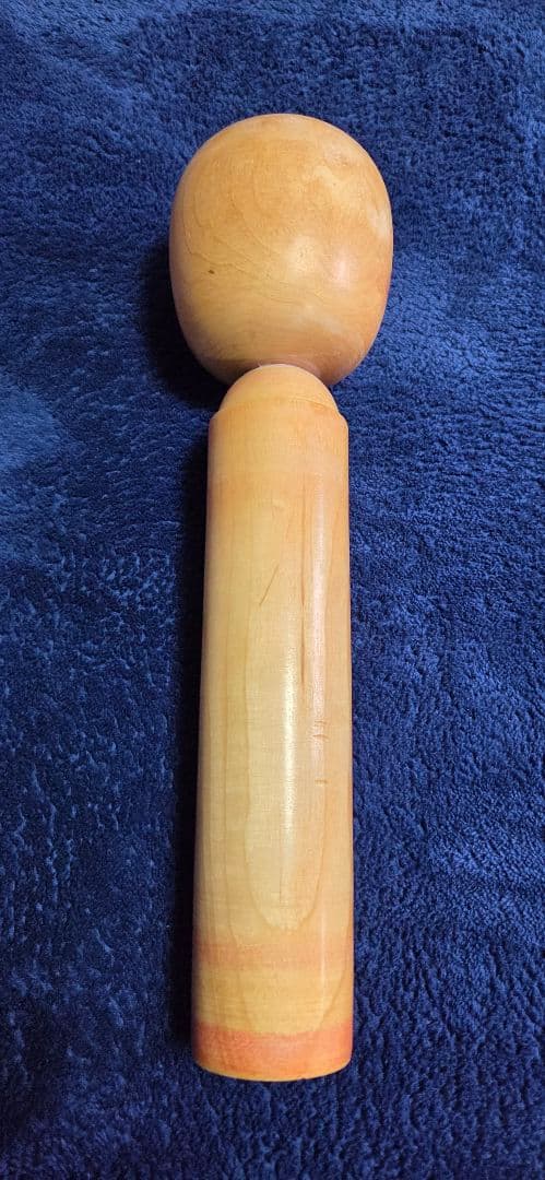 伝統的な日本のこけし人形