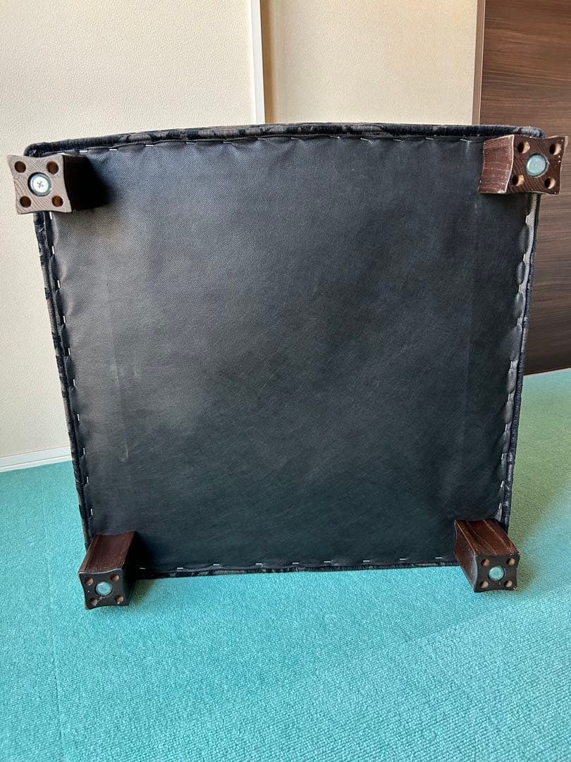 AIDEC ブラウンと黒の花柄アームチェア一人掛け用