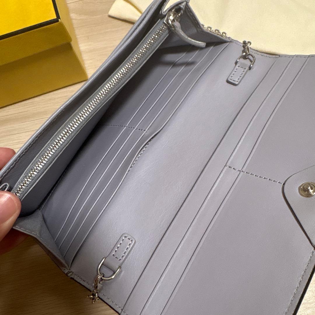 【美品】FENDI フェンディ カラースタッズ チェーンウォレット 長財布