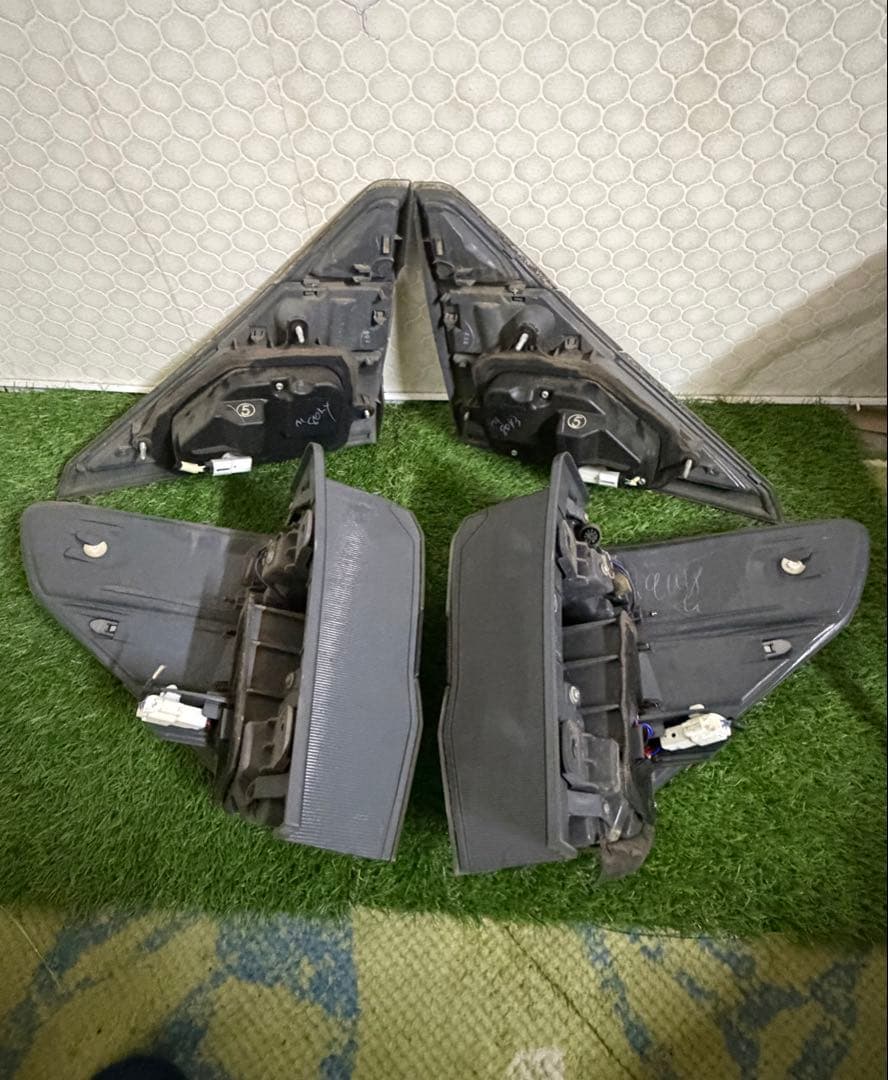 ヴェルファイア 20系　純正　左右LEDテールランプ クリア/ブラック