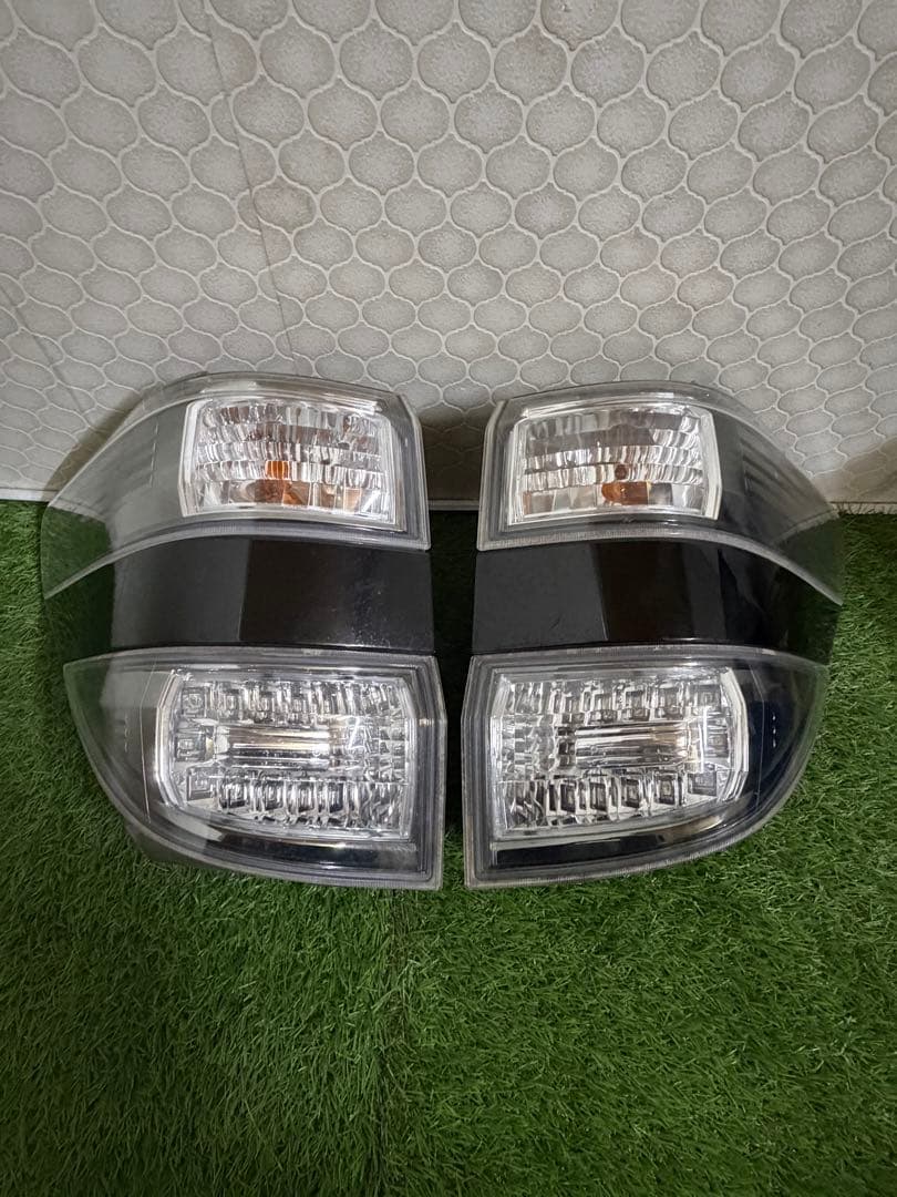 ヴェルファイア 20系　純正　左右LEDテールランプ クリア/ブラック