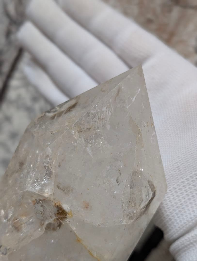 2412g 超巨大 虹あり　白水晶 六角柱マダガスカル産PS2