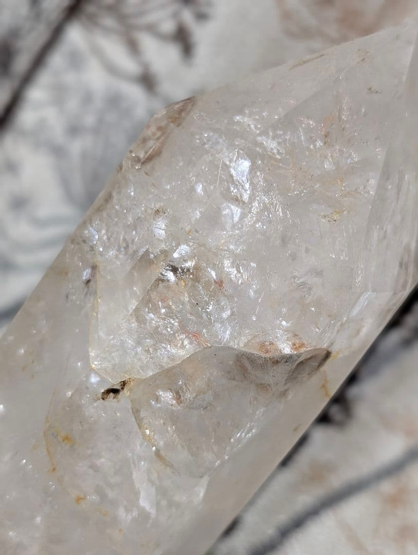 2412g 超巨大 虹あり　白水晶 六角柱マダガスカル産PS2