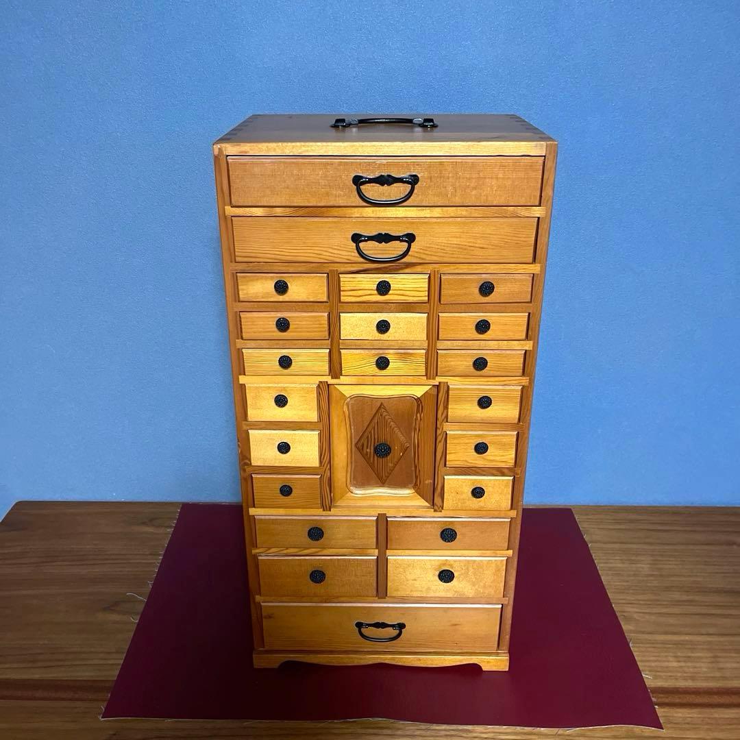 『小物入れ』22個　多段引き出しキャビネット　自然な木目仕上げ　薬棚薬箪笥