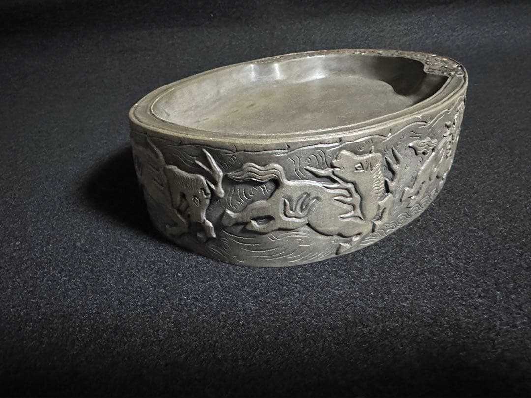 中国美術 澄泥楕円大硯 雲竜群馬彫 2.15kg 時代書道具