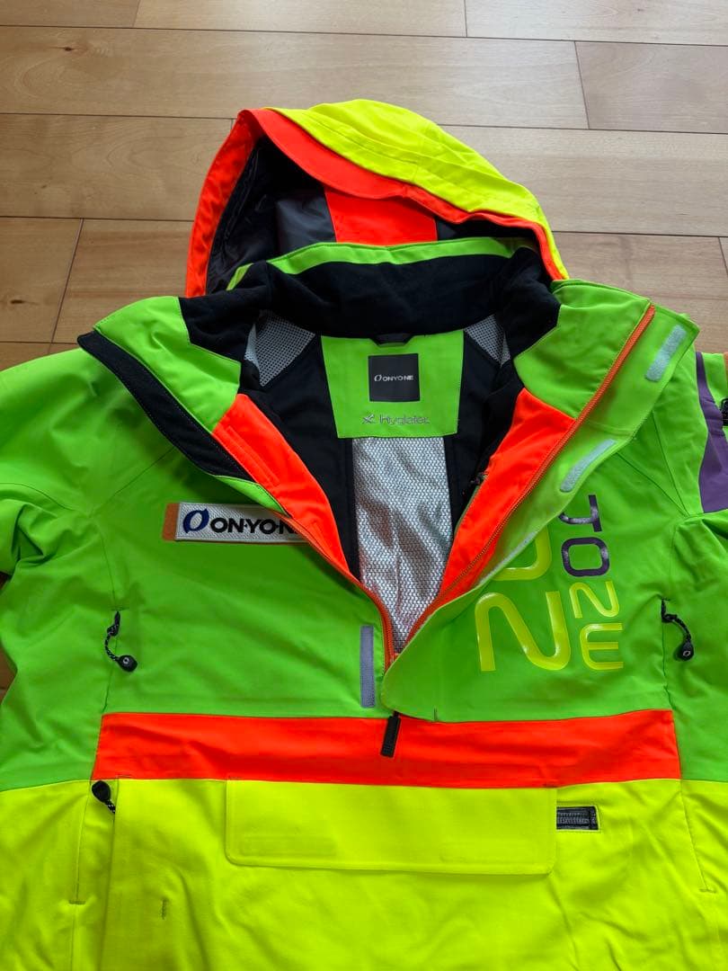 ONYONE 蛍光グリーン スキーウェア　2024年モデル
