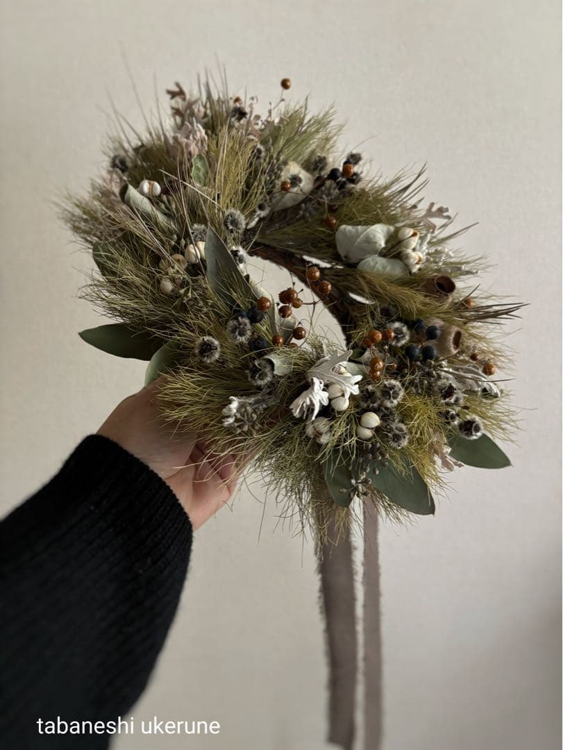 フサフサなコアラファンとナンキンハゼを紡いだシックなオーバル型　リース